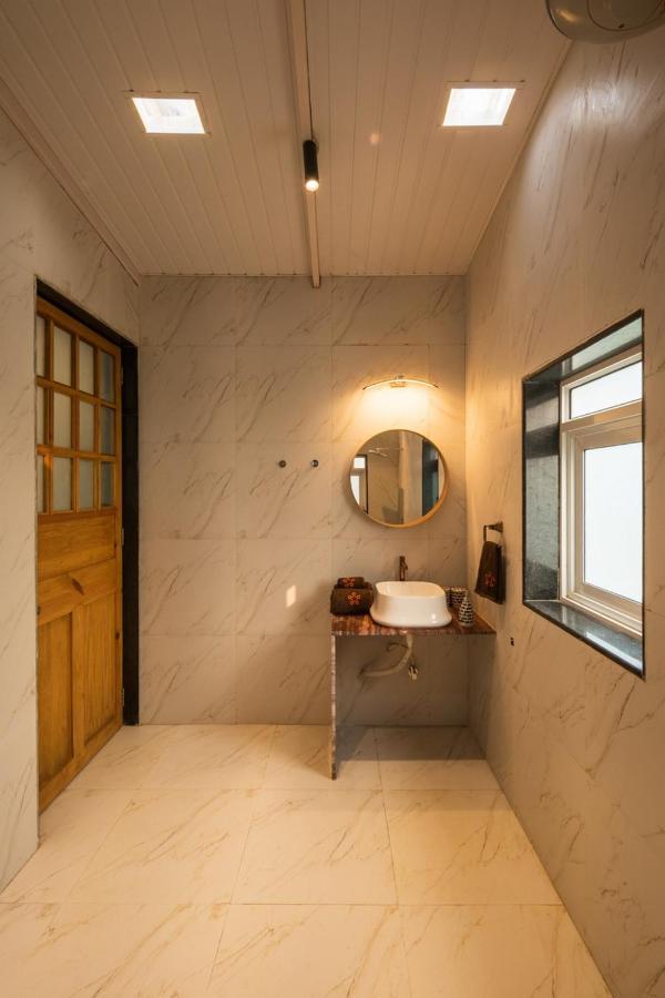Saffronstays Turquoise Maison, คาร์จัต ภายนอก รูปภาพ